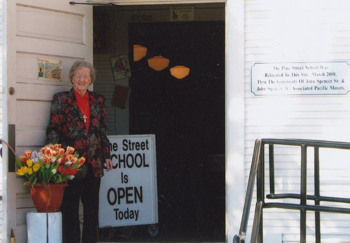 Pine Street School & Meridian Elementary photograph